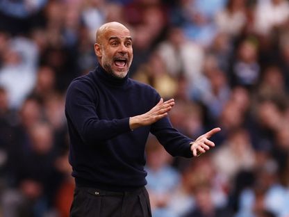 بيب غوارديولا مدرب مانشستر سيتي يحتفل بالفوز على أرسنال في الدوري الإنجليزي - 19 أبريل 2026 - Reuters
