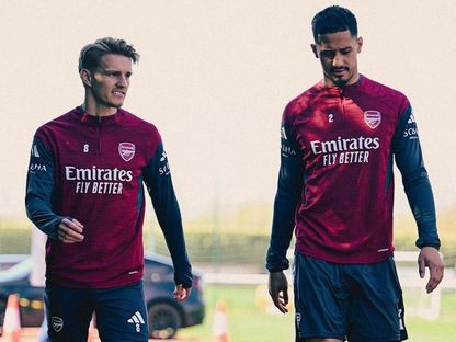 ويليام ساليبا ومارتن أوديغارد قبل تدريبات أرسنال تحضيراً لمواجهة سبورتينغ لشبونة بدوري أبطال أوروبا - 6 أبريل 2026 - X/Arsenal
