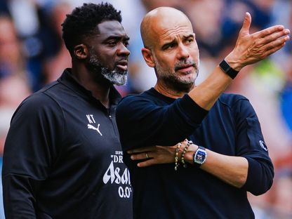 بيب غوارديولا مدرب مانشستر سيتي وخلفه مساعده كولو توريه - X/@ManCity