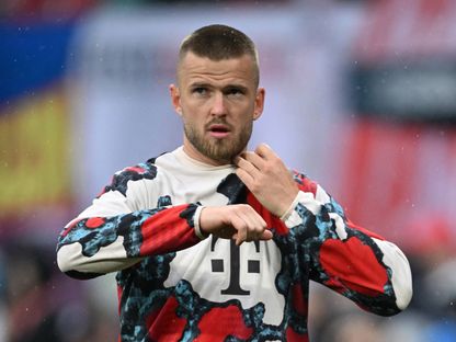 إيريك داير لاعب بايرن ميونيخ قبل مواجهة لايبزيغ في الدوري الألماني - 3 مايو 2025 - Reuters
