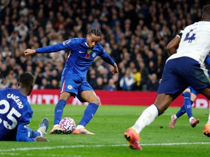 البرازيلي جواو بيدرو لحظة تسجيل هدف تشيلسي أمام توتنهام في الدوري الإنجليزي - 1 نوفمبر 2025 - Reuters