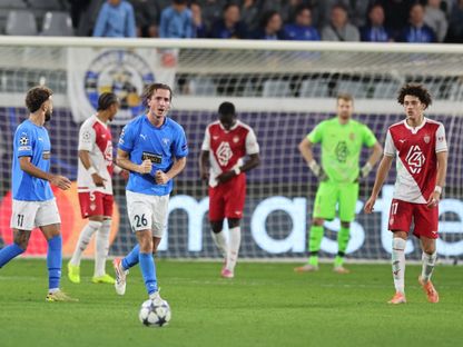 حسرة لاعبي موناكو وفرحة نظرائهم من بافوس بعد هدف التعادل في مباراة بدوري أبطال أوروبا - 26 نوفمبر 2025 - Reuters