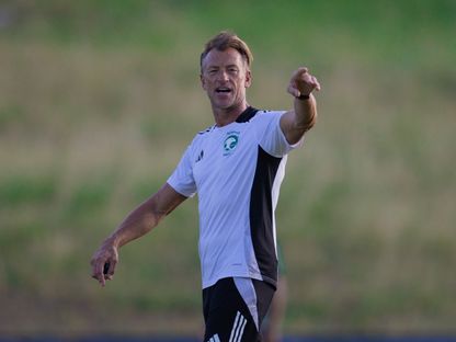 هيرفي رونار مدرب السعودية خلال تدريب - 21 يونيو 2025 - X/@aawsat_spt