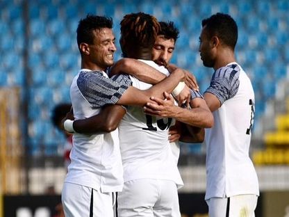 لاعبو سموحة يحتفلون بتسجيل هدف في مرمى بلدية المحلة في الدوري المصري- 23 أبريل 2024 - Fb/@Smouha SC
