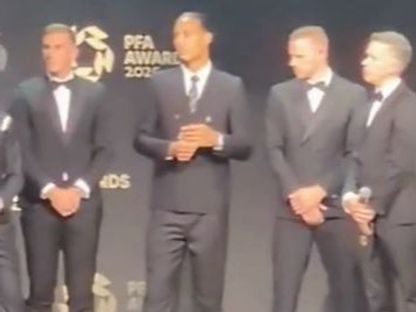 شاهد.. فان دايك وصلاح يسخران من تصريحات ديكلان رايس