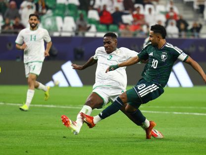 رينارد يتغنى بالقائد سالم الدوسري بعد فوز السعودية على عُمان