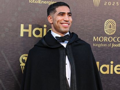 أشرف حكيمي أثناء وصوله إلى حفل توزيع جوائز الاتحاد الإفريقي لكرة القدم - 19 نوفمبر 2025 - X/CAF_Online