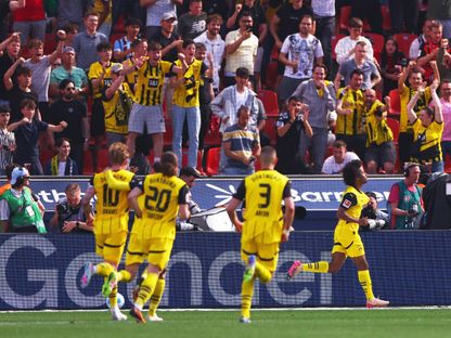 كريم أديمي لاعب دورتموند يحتفل بهدف في مرمى ليفركوزن - 11 مايو 2025 - Reuters