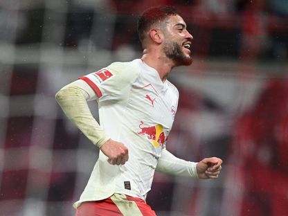 رومولو كاردوسو يحتفل بتسجيله هدفاً للايبزيغ في مرمى شتوتغارت بالدوري الألماني - 1 نوفمبر 2025 - REUTERS