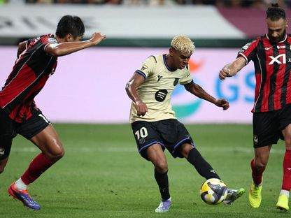 لامين يامال يسجل لبرشلونة في مرمى سيوول رغم حصار الدفاع بقيادة الأردني يزن العرب في لقاء ودي بكوريا الجنوبية 31-7-2025 - Reuters