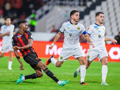 برنارد مينساه لاعب الرياض لدى تسجيله هدفاً في مرمى التعاون - 24 أكتوبر 2026 - X/@AlRiyadhFC