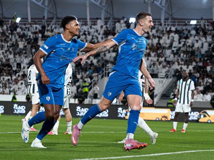 سافيتش وواتكينز يحتفلان بهدف الهلال أمام الشباب بالدوري السعودي - 4 سبتمبر 2026 - x@Alhilal_FC