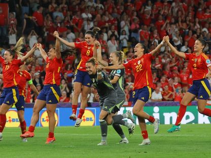فرحة لاعبات إسبانيا بالتأهل لنصف نهائي بطولة أوروبا على حساب سويسرا - 18 يوليو 2025 - Reuters