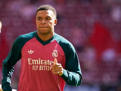 لاعب ريال مدريد كيليان مبابي أثناء الإحماء قبل مباراة أتلتيكو مدريد في الدوري الإسباني - 20 سبتمبر 2026 - Reuters
