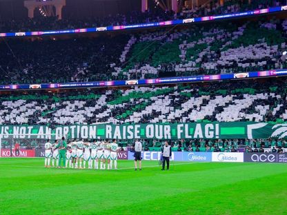لاعبو نادي الأهلي السعودي مع الجمهور خلال دوري أبطال آسيا للنخبة - 30 أبريل 2025 - X/@ALAHLI_FC
