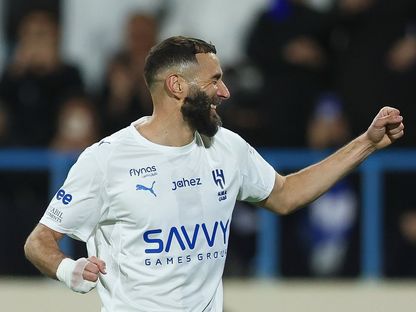 احتفال كريم بنزيما لاعب الهلال بتسجيل هدف في مرمى الأخدود بالدوري السعودي - 5 فبراير 2026 - X/@fifaworldcup_ar