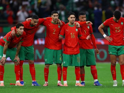 لاعبو المغرب أثناء ركلات الترجيح ضد نيجيريا في نصف نهائي كأس أمم إفريقيا - 15 يناير 2026 - Reuters