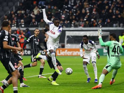 راندال كولو مواني لاعب توتنهام يسجل هدفاً أمام أينتراخت فرانكفورت - 28 يناير 2026 - Reuters