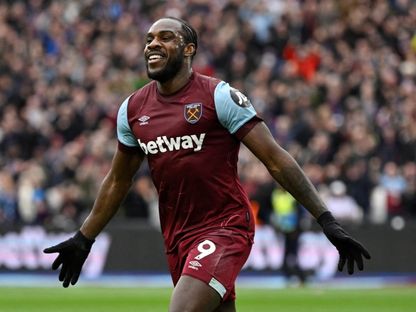 ميكايل أنطونيو لاعب وست هام يحتفل بهدف في أستون فيلا - 17 مارس 2024 - Reuters