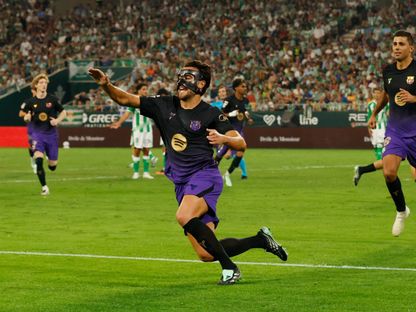 إيريك غارسيا مدافع برشلونة يحتفل بهدفه أمام ريال بيتيس بالدوري الإسباني - 17 أكتوبر 2026 - Reuters