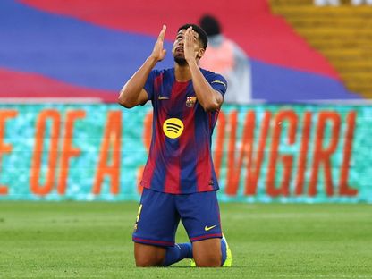 رونالد أراوخو مدافع برشلونة يحتفل بتسجيل هدف الفوز ضد جيرونا - 18 أكتوبر 2025 - Reuters