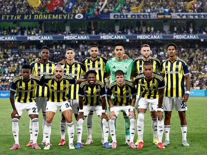 لاعبو فنربخشة قبل مواجهة فينورد في تصفيات دوري أبطال أوروبا - 12 أغسطس 2025 - X/@Fenerbahce