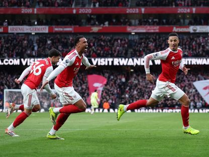 احتفال لاعبي أرسنال بتسجيل هدف في مرمى تشيلسي بالدوري الإنجليزي الممتاز - 1 مارس 2026 - Reuters