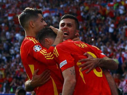 لاعبو إسبانيا يحتفلون بعد تسجيل ألفارو موراتا الهدف الأول في شباك كرواتيا في يورو 2024 - 15 يونيو 2024 - REUTERS