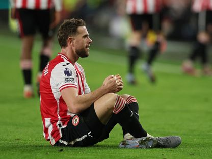 هندرسون يحتفل على طريقة زميله الراحل جوتا بعد تسجيل هدف لبرينتفورد