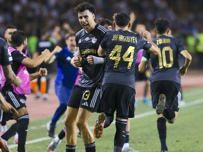 احتفال لاعبي كاراباغ بطل أذربيجان بتسجيل هدف في مرمى فرينكفاروش بطل الدوري المجري - 27 أغسطس 2025 - X/@bosunatiklama