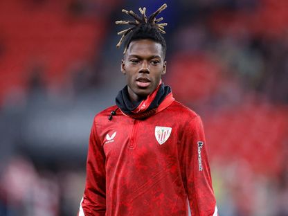 لاعب أتلتيك بيلباو نيكو ويليامز خلال الإحماء قبل مباراة أتلتيكو مدريد في الدوري الإسباني - 6 ديسمبر 2025 - Reuters