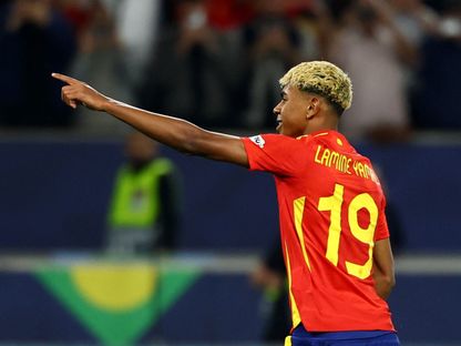 لامين يامال نجم إسبانيا يحتفل بتسجيل هدف في مرمى فرنسا بنصف نهائي دوري الأمم الأوروبية - 5 يونيو 2025 - Reuters