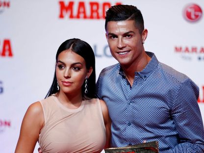 كريستيانو رونالدو مع جورجينا رودريغيز في حفل ماركا لتسليم الحذاء الذهبي لأفضل هداف في الدوري الإسباني - Reuters