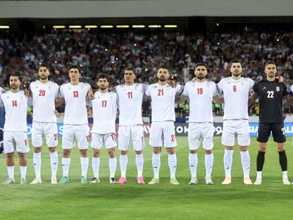 لاعبو إيران قبل مباراة ضد كوريا الشمالية خلال تصفيات كأس العالم - 10 يونيو 2025 - via REUTERS