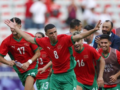 لاعبو المغرب يحتفلون بعد الفوز على العراق والتأهل لربع نهائي منافسات كرة القدم في أولمبياد باريس - 30 يوليو 2024 - REUTERS