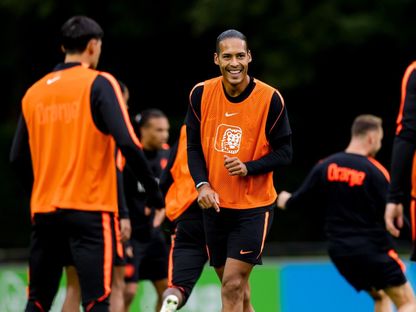 فيرجيل فان ديك خلال تدريبات منتخب هولندا - 23 سبتمبر 2026 - X/OnsOranje