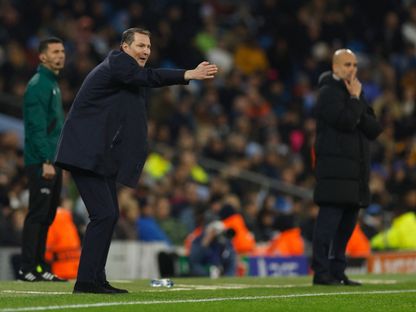 براين بريسكي مدرب فينورد روتردام في مواجهة مانشستر سيتي بدوري أبطال أوروبا - 26 نوفمبر 2024 - Reuters