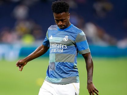 فينيسيوس جونيور مهاجم ريال مدريد خلال الإحماء قبل مواجهة ألافيس في الدوري الإسباني - 21 أبريل 2026 - x/@realmadrid