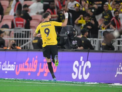 كريم بنزيما بعد تسجيله هدفاً للاتحاد في مرمى الأهلي بالدوري السعودي - 5 أبريل 2025 - X/@ittihad