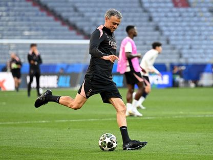 لويس إنريكي مدرب باريس سان جيرمان خلال التدريبات قبل مواجهة إنتر ميلان في نهائي دوري أبطال أوروبا - 30 مايو 2025 - Reuters