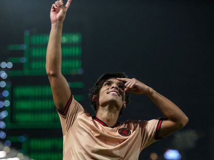 احتفال عبد العزيز العليوة لاعب الخلود بتسجيل هدف في مرمى الشباب بالدوري السعودي - 25 سبتمبر 2025 - X/@aawsat_spt