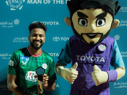 خالد الغنام مع جائزة أفضل لاعب في مباراة الاتفاق والخلود - 24 يناير 2026 - X/@Ettifaq