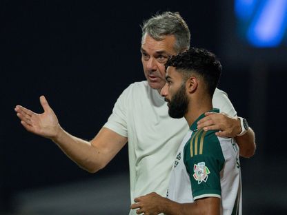 مارينو بوسيتش وصالح أبو الشامات خلال مباراة الخلود والأهلي بدوري روشن السعودي - 29 أغسطس 2026 - X/ALAHLI_FC