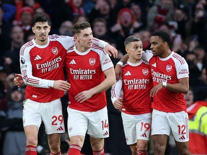 فيكتور غيوكيريس (الثاني من اليسار) مهاجم أرسنال يحتفل بهدفه أمام سندرلاند في الدوري الإنجليزي - 7 فبراير 2026 - Action Images via Reuters