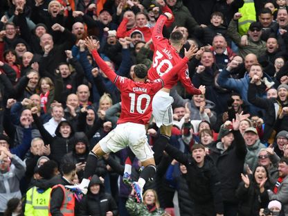 شاهد.. مانشستر يونايتد يقهر أستون فيلا في معركة المركز الثالث وبرونو يدخل التاريخ