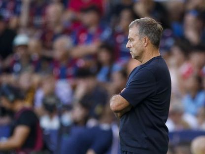 مدرب برشلونة هانزي فليك خلال مباراة ضد ليفانتي - 13 سبتمبر 2026 - laliga.com