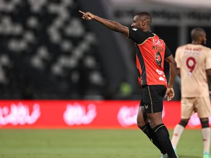 احتفال مامادو سيلا لاعب الرياض بتسجيل هدف في مرمى الخلود بالدوري السعودي - 23 أكتوبر 2025 - X/@SPL