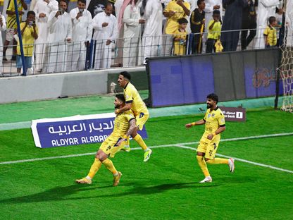 لاعبو التعاون يحتفلون بتسجيل هدف في مرمى الشباب بالدوري السعودي - 18 مايو 2024 - X/@SPL
