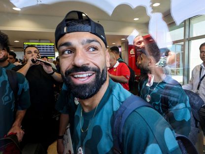 محمد صلاح أثناء وصوله مع بعثة منتخب مصر لمطار العلمين لمقابلة الرئيس عبد الفتاح السيسي بعد كأس العالم - 10 يوليو 2026 - reuters