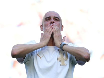 بيب غوارديولا يودع الجمهور في آخر ظهور له بملعب الاتحاد كمدرب لمانشستر سيتي - 24 مايو 2026 - Reuters